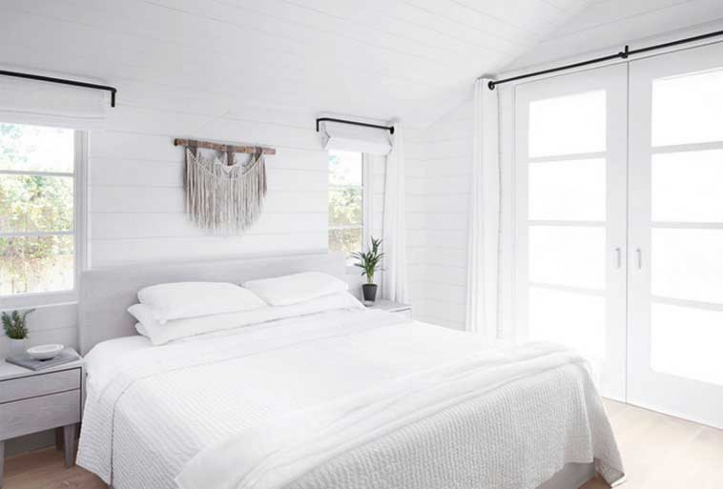 Wandpanelen en plafondpanelen in talloze kleuren en dessins.