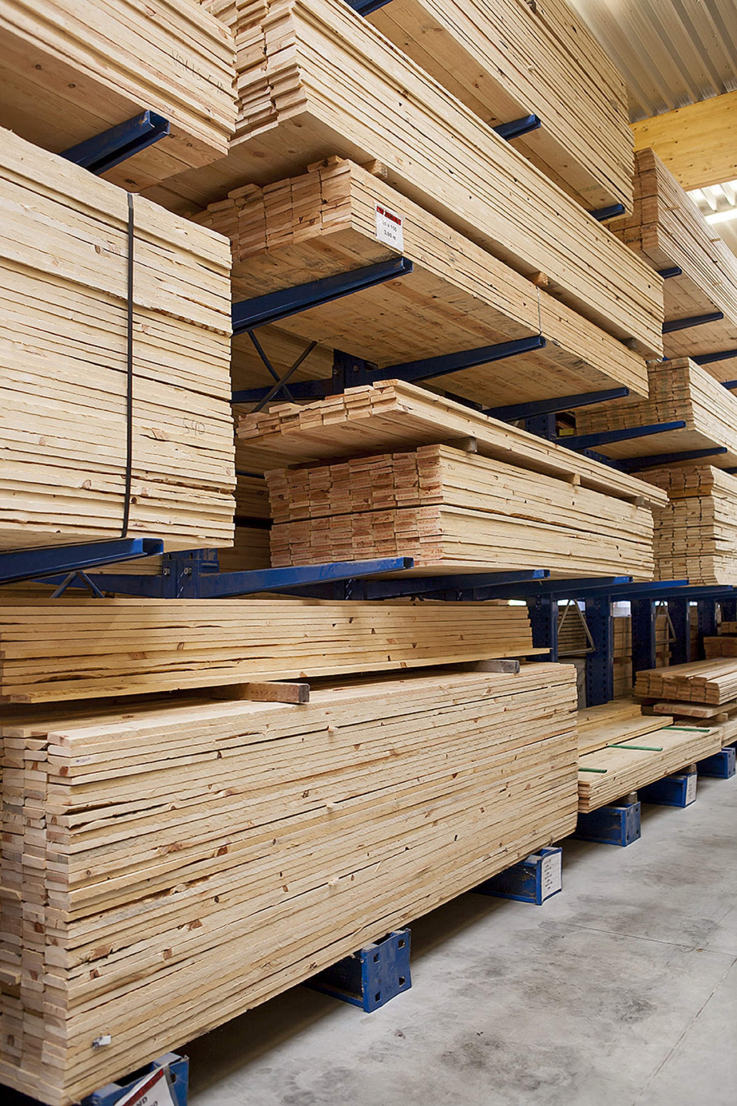 Plaatmateriaal, massief hout, timmerhout en allerlei producten voor houtbescherming: je kan in onze houthandel terecht voor werkelijk alles!